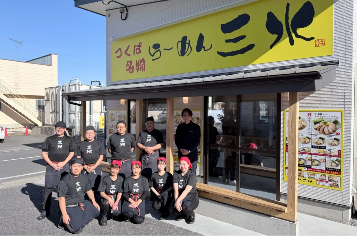 店舗で働くスタッフ